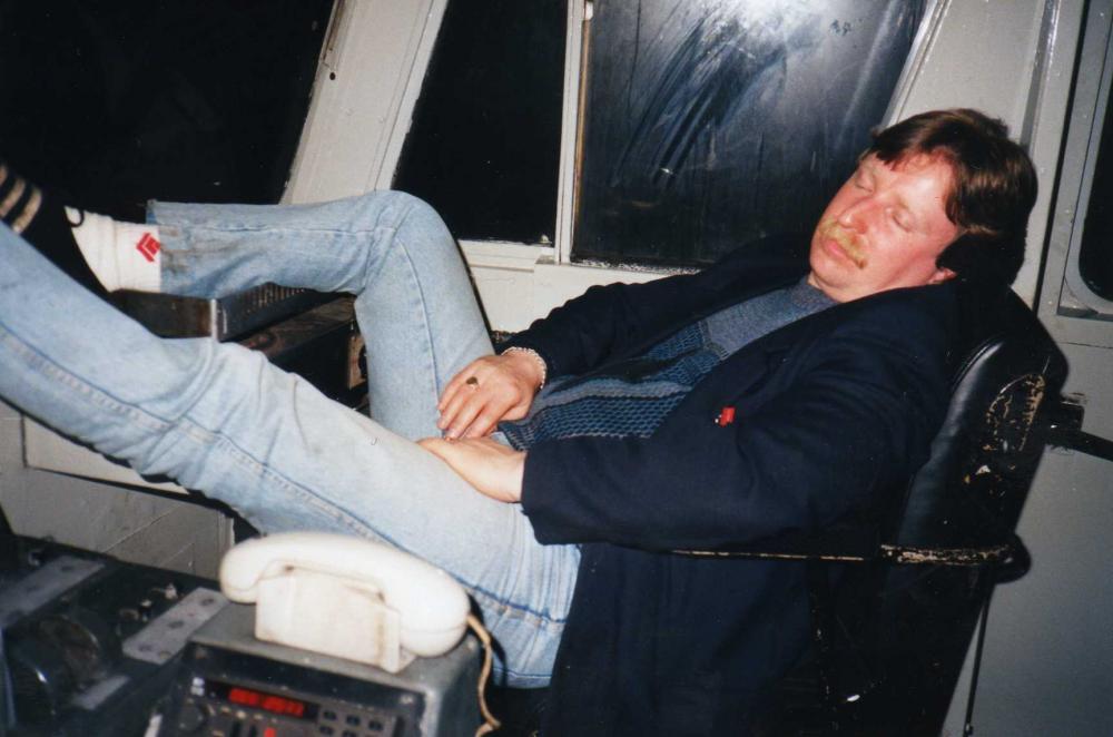 a guard ?????? resting before the storm en route a guard ?????? resting before the storm en route
