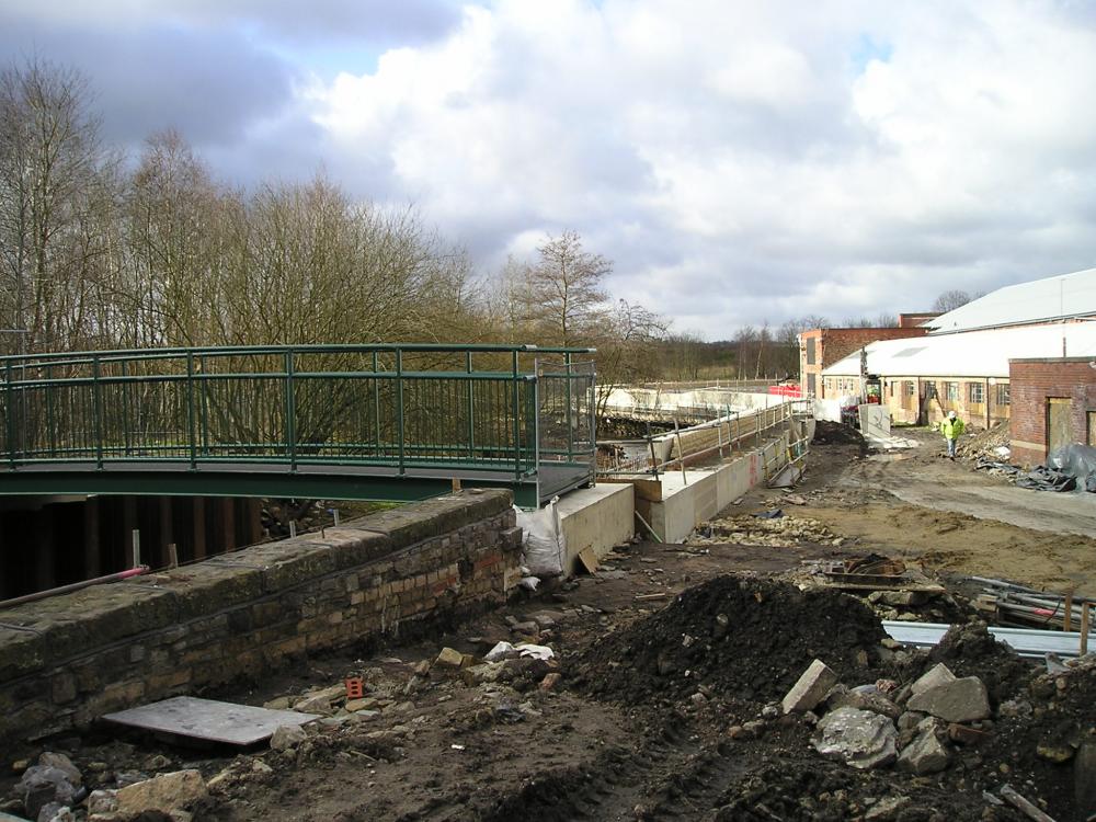 27-02-2008. New footbridge and river wall. 27-02-2008. New footbridge and river wall.