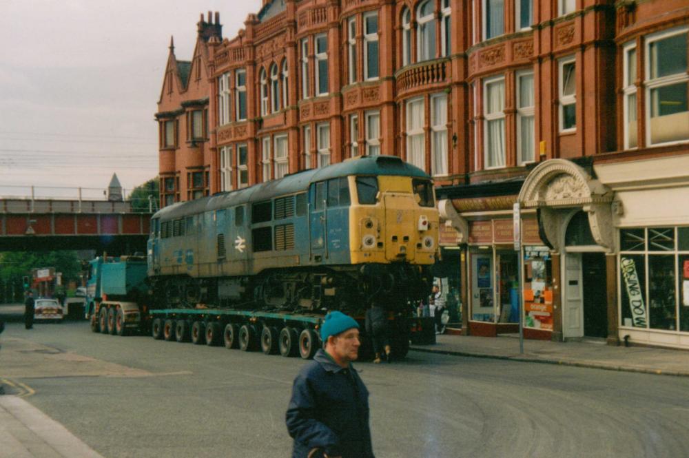 31418  Travelling Along Wallgate 