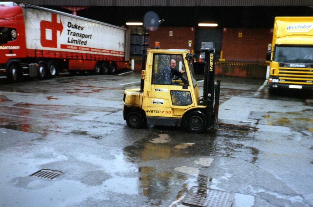 Kwiksave Ashton in Makerfield  2003