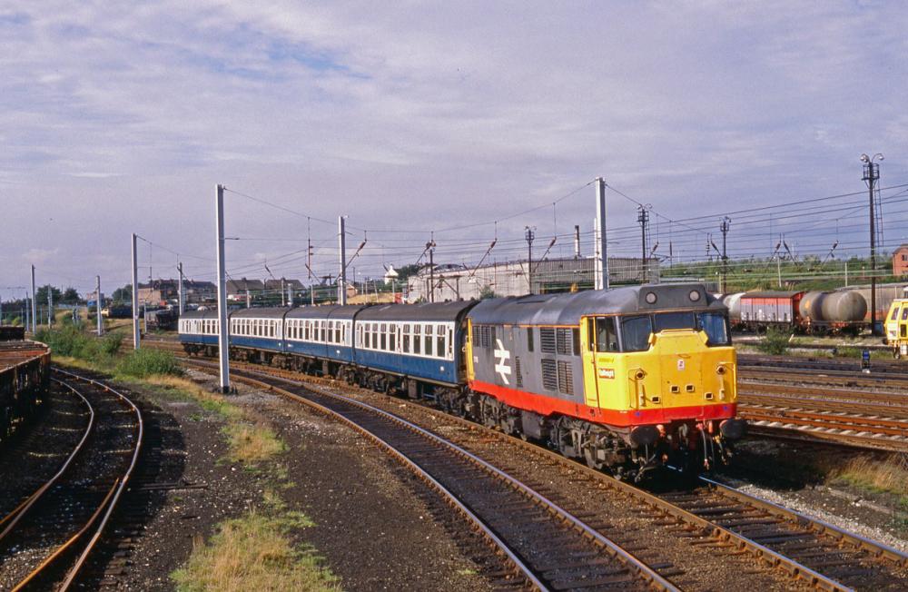 Class 31 passing Springs Branch