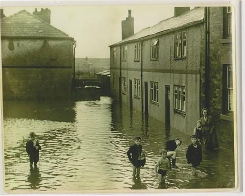 East View / Can Row flood