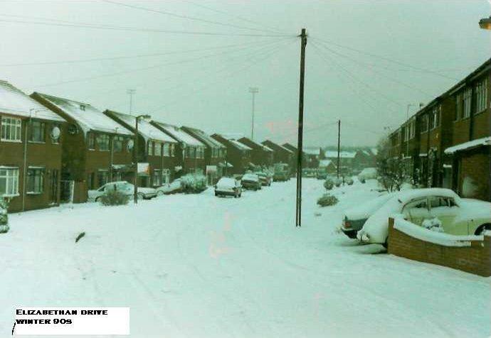 Elizabethan Drive in Winter, 1990s. Elizabethan Drive in Winter, 1990s.