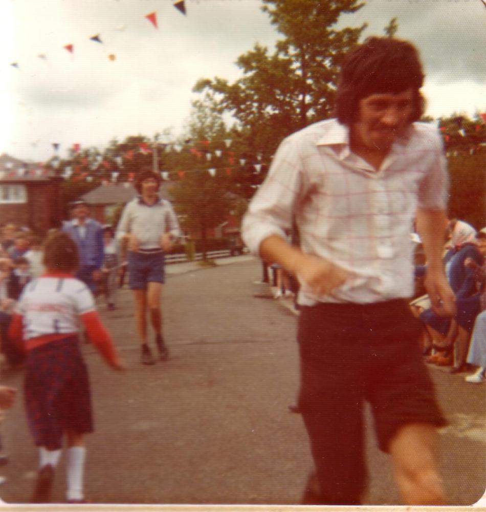 Queens Jubilee Street Party - Knobbly Knees Race Queens Jubilee Street Party - Knobbly Knees Race