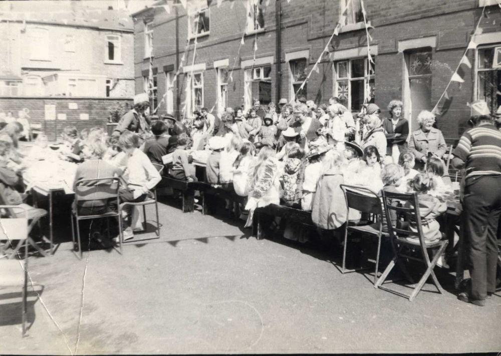 STREET PARTY OF MORT ST SPRINGFIELD.