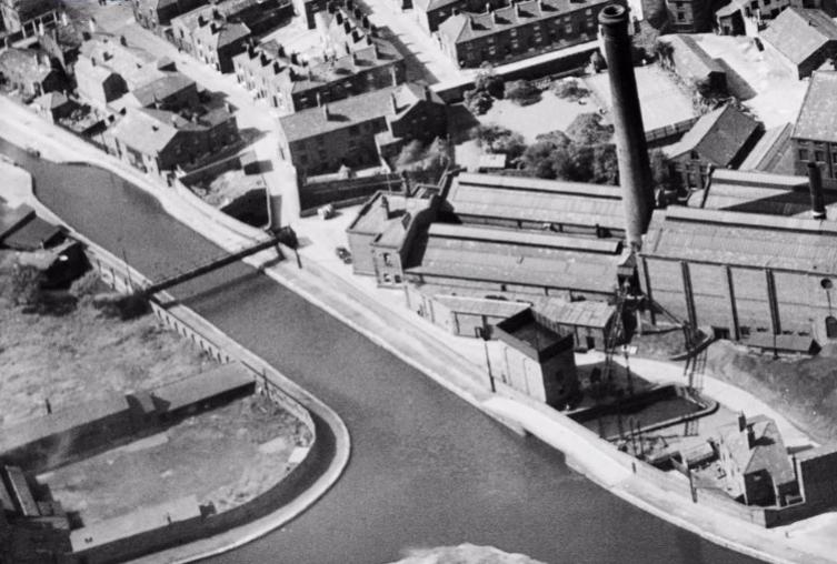 Footbridge between Henhurst lock & the old power station - Deakin's preserve Works