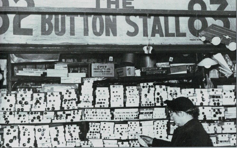 BUTTON STALL