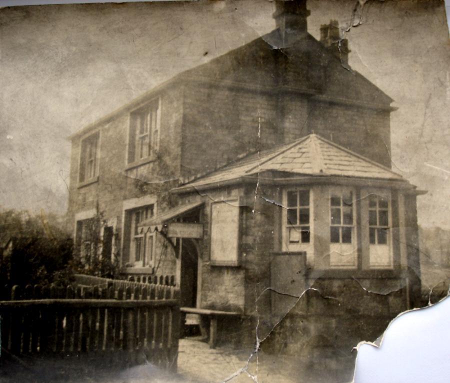 Gathurst Lock House, c1920.