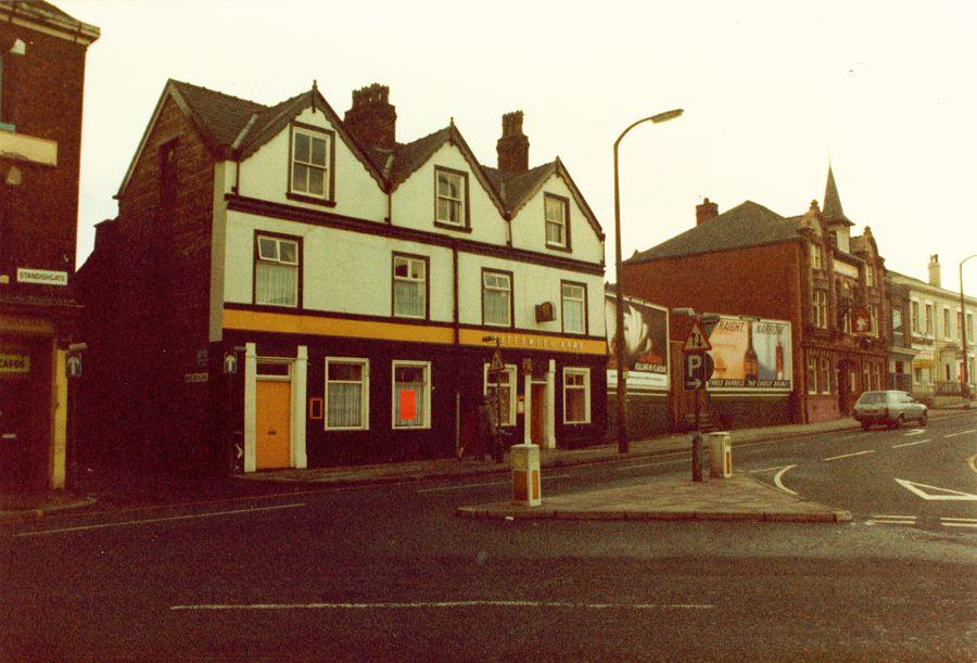 Whitesmith Arms, Standishgate, Wigan in the 1980s. Whitesmith Arms, Standishgate, Wigan in the 1980s.