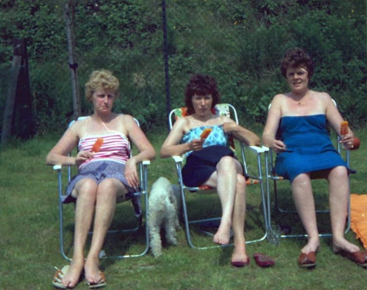 Backyard Mams c1982 Backyard Mams c1982