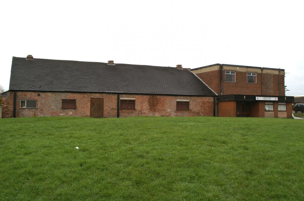 Lower Ince Labour Club - as was in December 2005 Lower Ince Labour Club - as was in December 2005