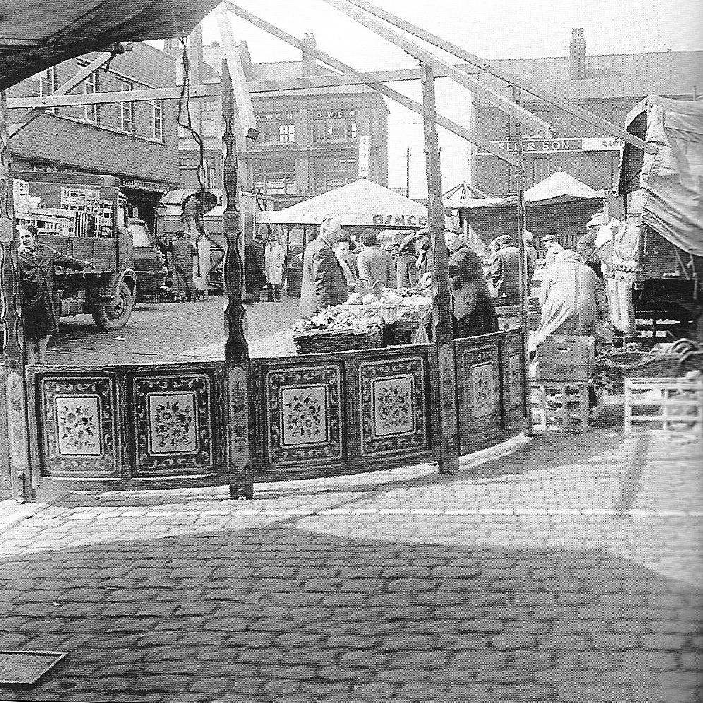 Market Sq - Wigan Fair 1960s? Market Sq - Wigan Fair 1960s?
