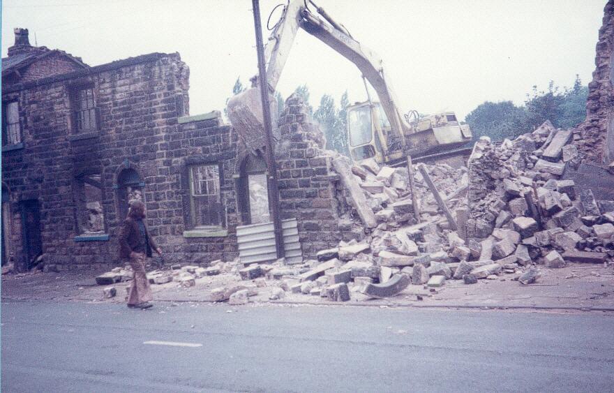 Miners cottages in Billinge Road being demolished