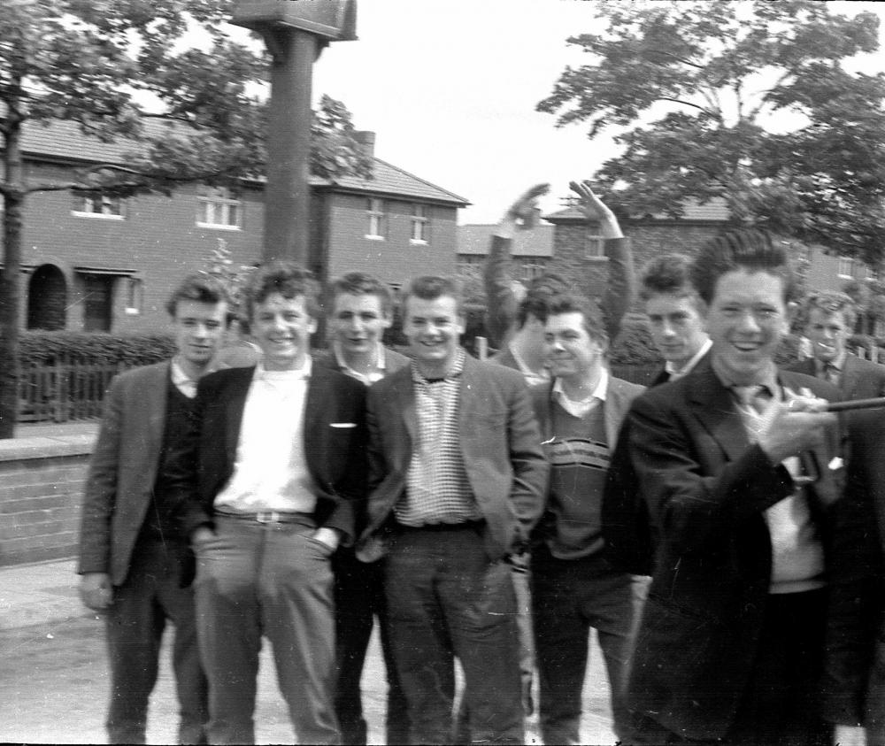 Wellfield Hotel, Beech Hill, more regulars 1960's.