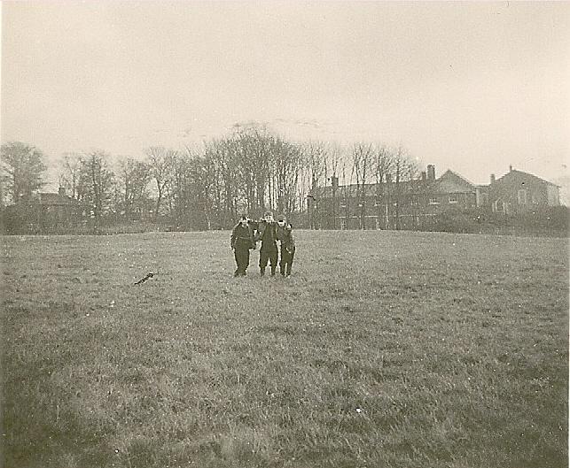 06-01-1960-Oh to be young and fancy free! Standish Park