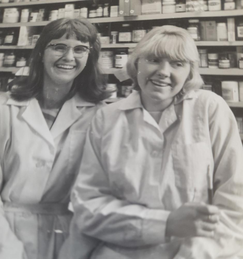 FAIRLESS CHEMIST GERARD ST. ASHTON 1960'S