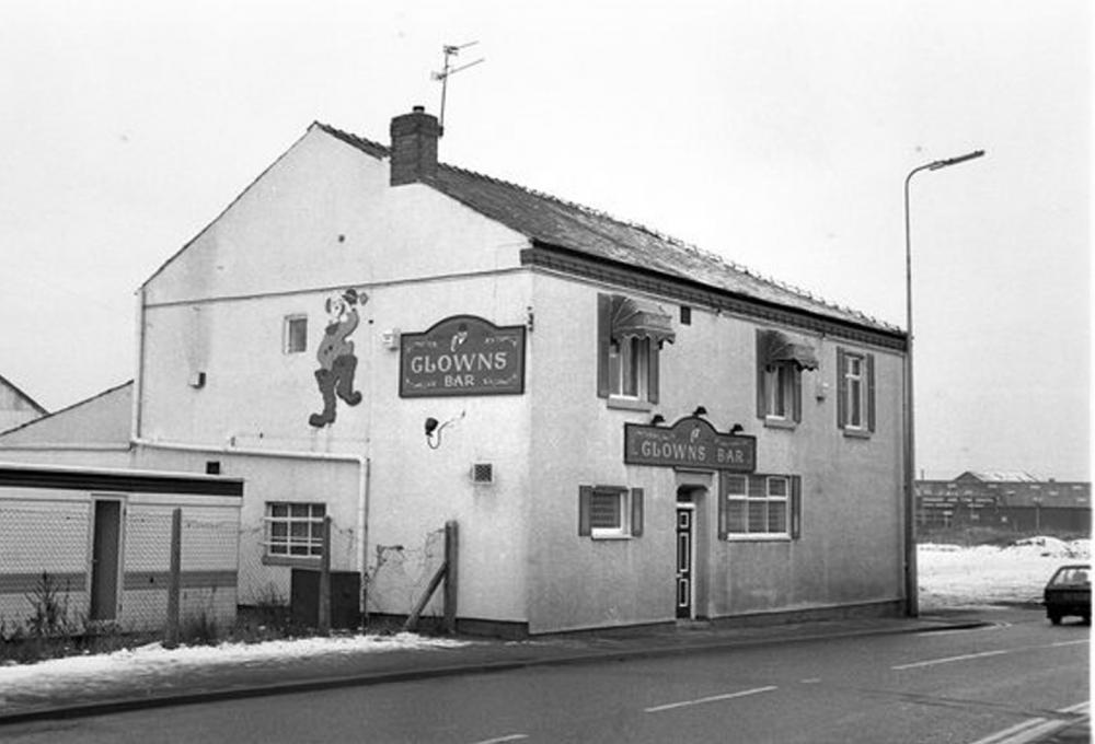 CLOWNS BAR, WOODHOUSE LANE 1980's?