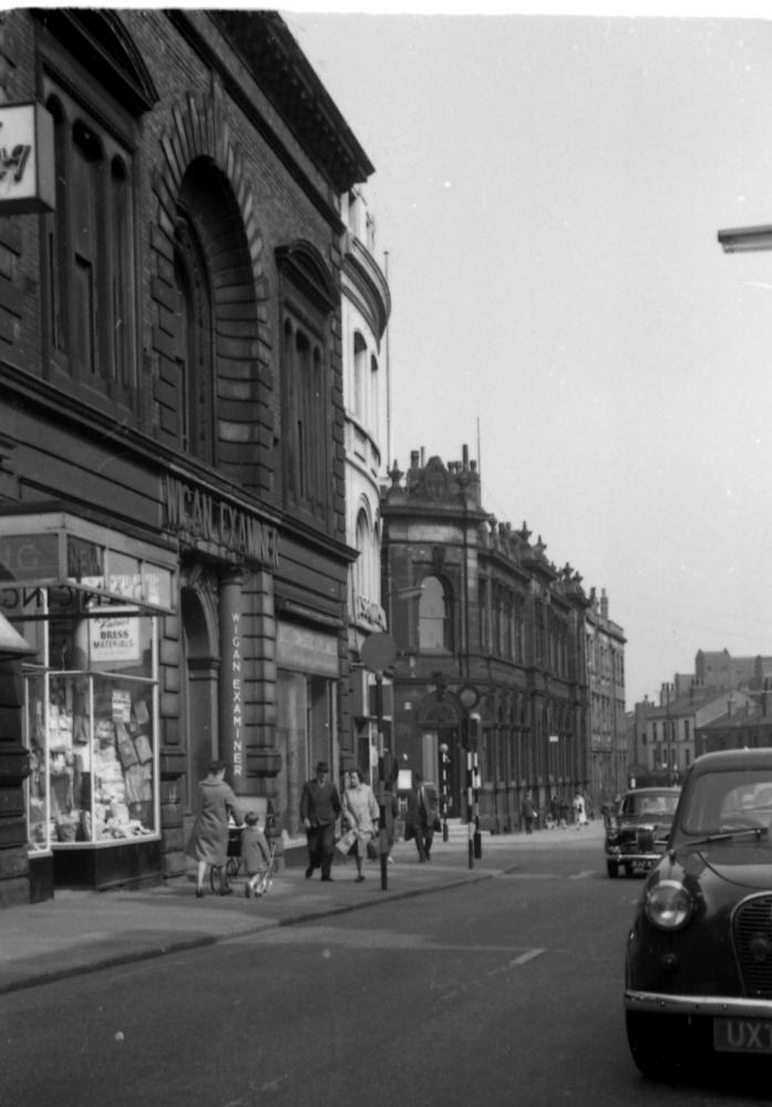 King Street looking towards Borough Courts 1960 King Street looking towards Borough Courts 1960