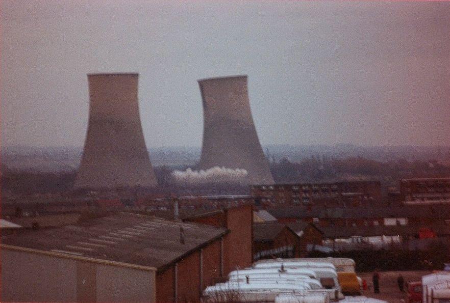 Demolition of the cooling towers in 1989