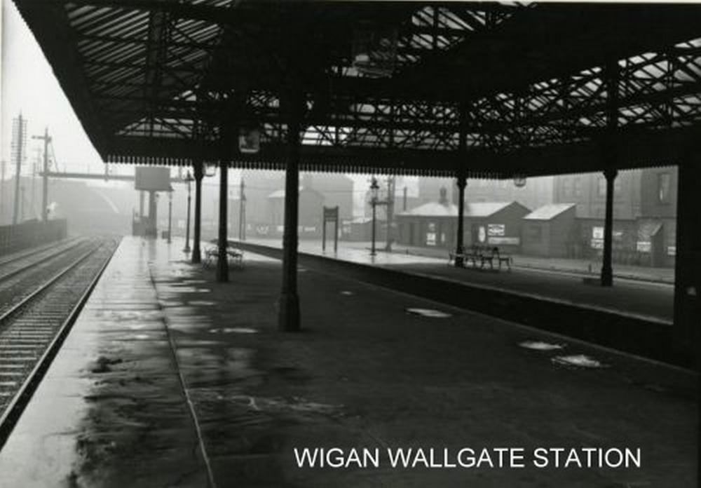 A MISERABLE WET WALLGATE STATION A MISERABLE WET WALLGATE STATION