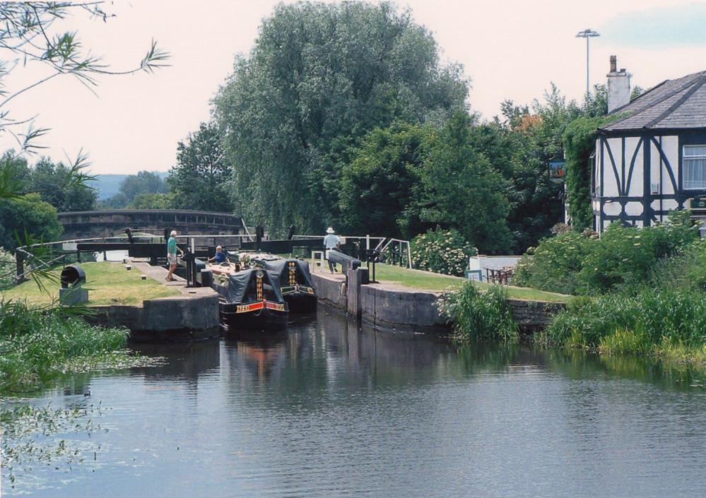 Kirklees Hall Inn, Top Lock Kirklees Hall Inn, Top Lock