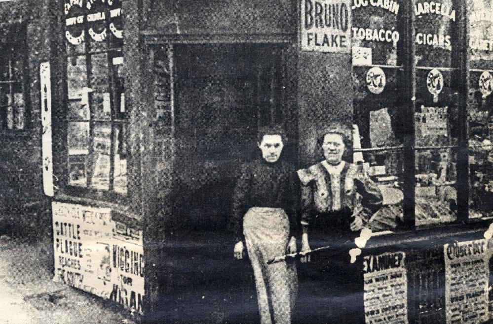 Corner shop in Scholes