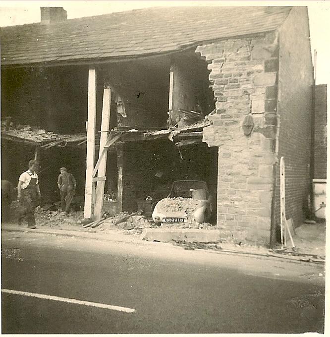 07-09-1962-Aftermath of the lorry colliding into the Horseshoe Pub smithy.