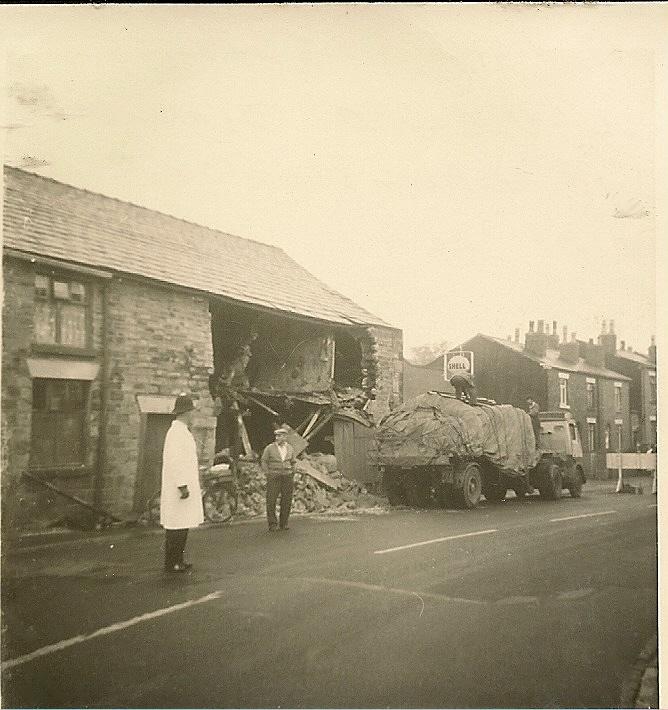 07-09-1962-Horseshoe Pub/Smithy building  