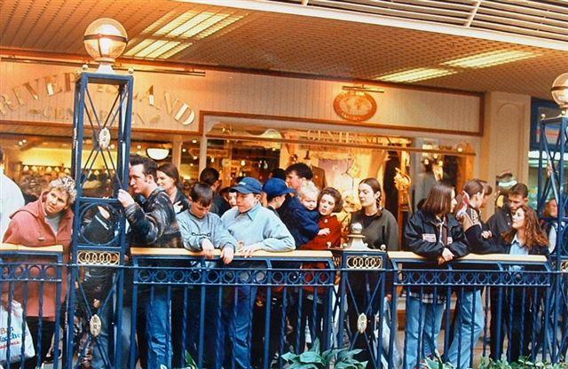 Crowds in the Galleries, 1994.