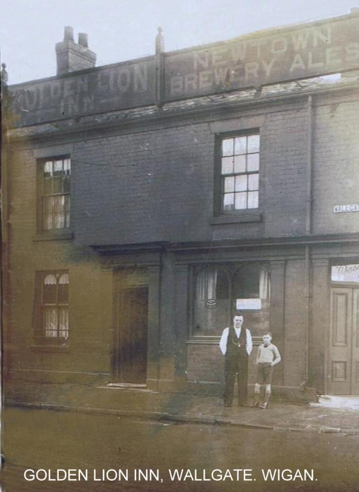 GOLDEN LION INN WALLGATE 1930's/40's GOLDEN LION INN WALLGATE 1930's/40's