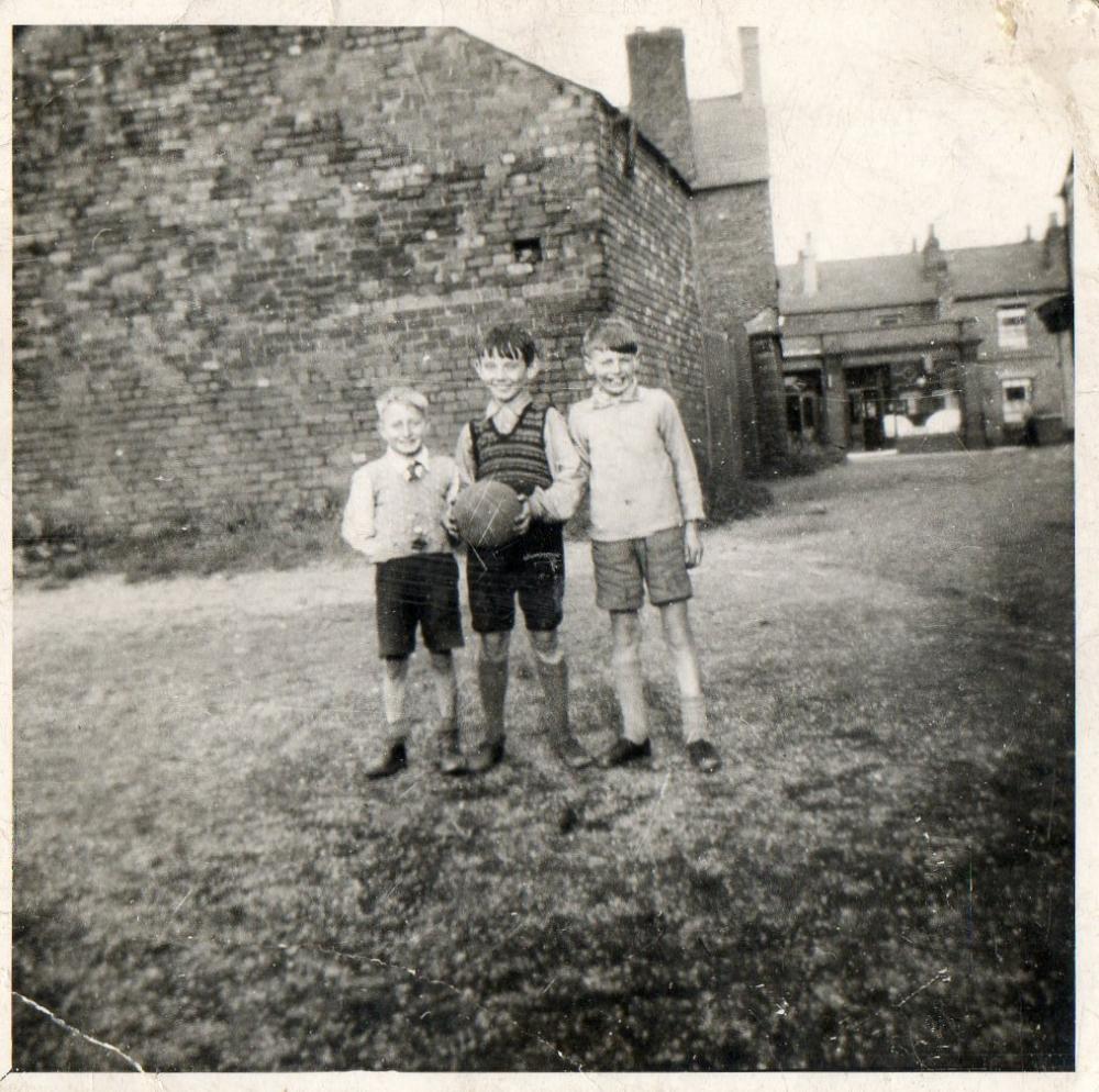 KICKABOUT BEHIND THE PLATT BRIDGE INN