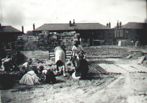 WELLFIELD HOTEL BUILDING SITE 1954/55 WELLFIELD HOTEL BUILDING SITE 1954/55