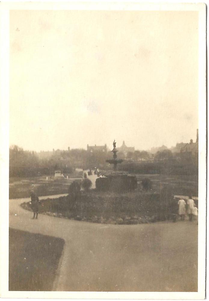 Mesnes Park Easter 1926. Mesnes Park Easter 1926.