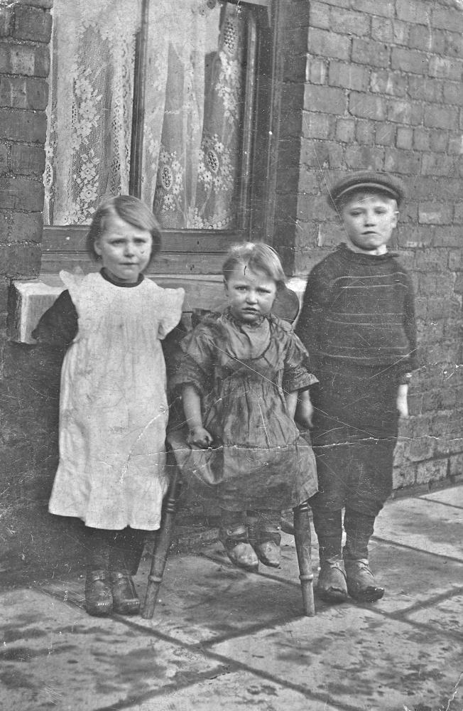 Pic from John Mosley of some of his mother's family (Banks) Pic from John Mosley of some of his mother's family (Banks)