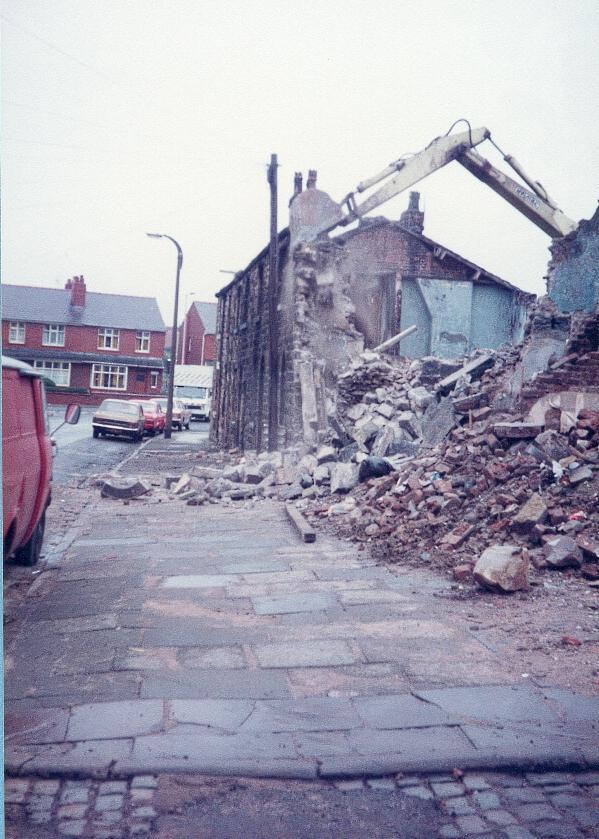 Miners cottages in Billinge Road being demolished Miners cottages in Billinge Road being demolished