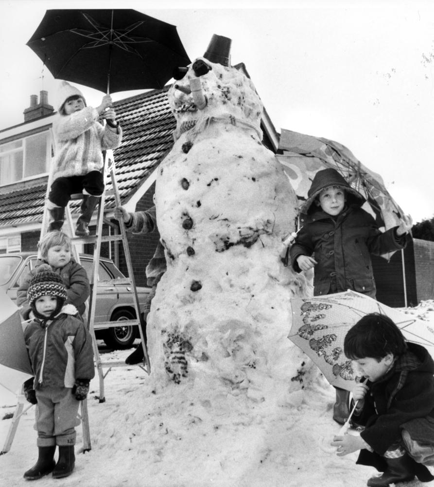 GIANT SNOWMAN