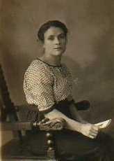 Mary Ellen Green born 13/10/1889.