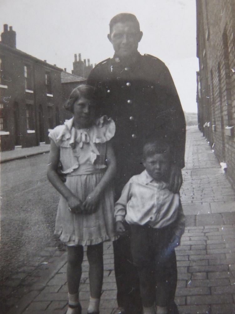 Joseph Cunliffe and his children