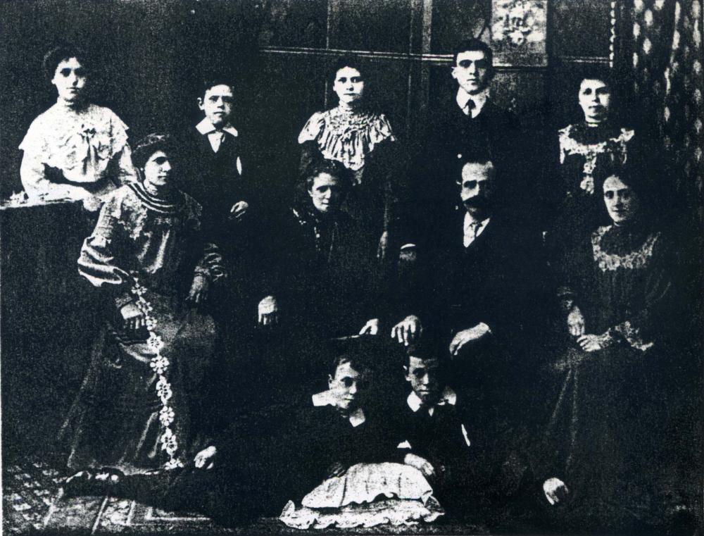 1895 c Samuel Hall family of Dorning St Wigan