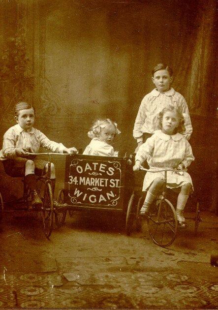 The four children of Matthew Henry Herd and Mary Louise Herd (nee Oates), c1916.