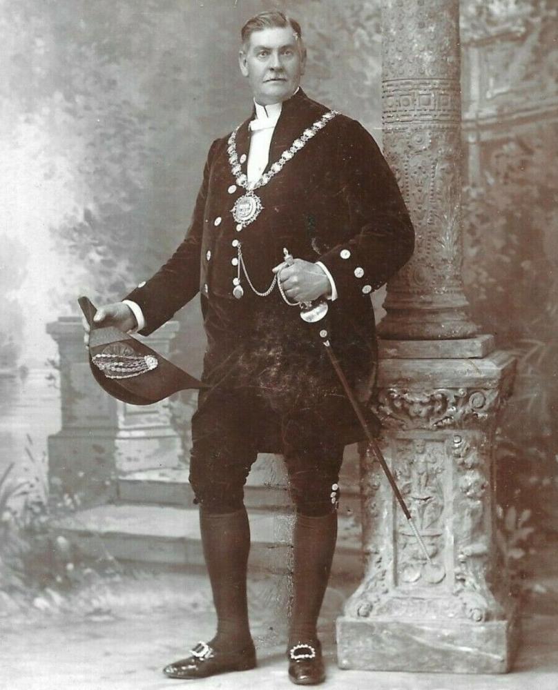 ROBERT RICHARDS ROBERT RICHARDS