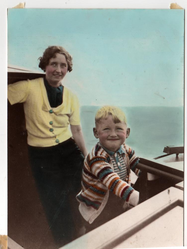 Mum and Bill 1939