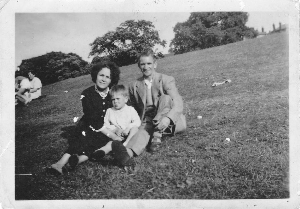 me mam and dad in't park wi'me. me mam and dad in't park wi'me.