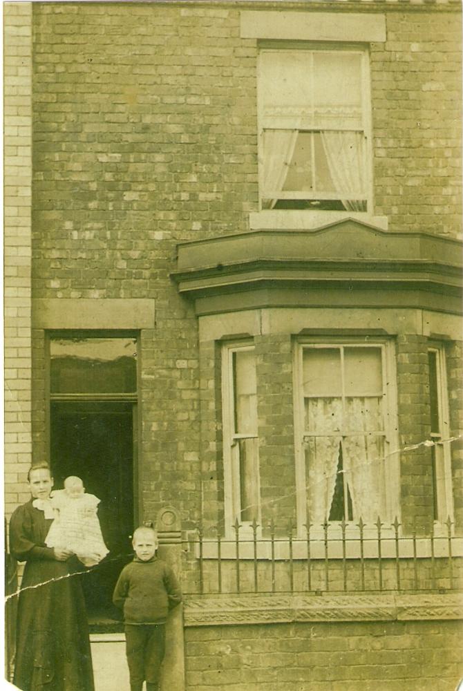 Elizabeth Thorpe & Family Elizabeth Thorpe & Family