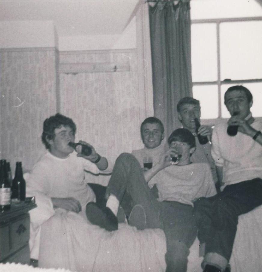 A bottle o' beer! A bottle o' beer!