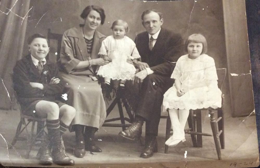 John Thomas Fairhurst & family from Platt Bridge John Thomas Fairhurst & family from Platt Bridge
