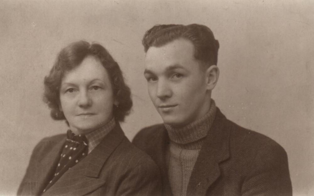 William Kay Fowles and his mother Lilian Fowles nee Kay William Kay Fowles and his mother Lilian Fowles nee Kay