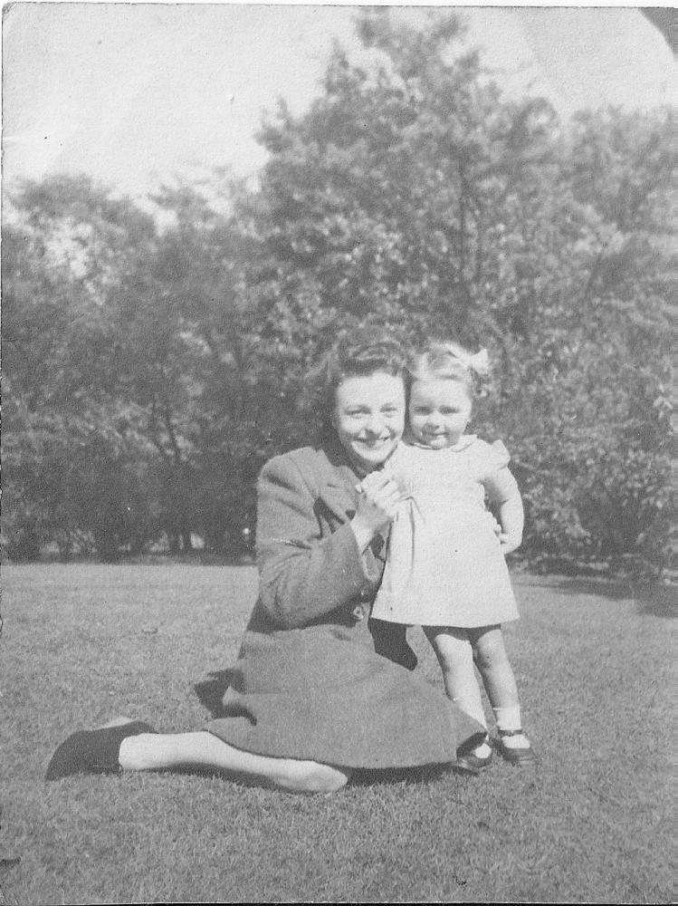 Evelyn Molyneux and Daughter Elsie from Orrell Evelyn Molyneux and Daughter Elsie from Orrell