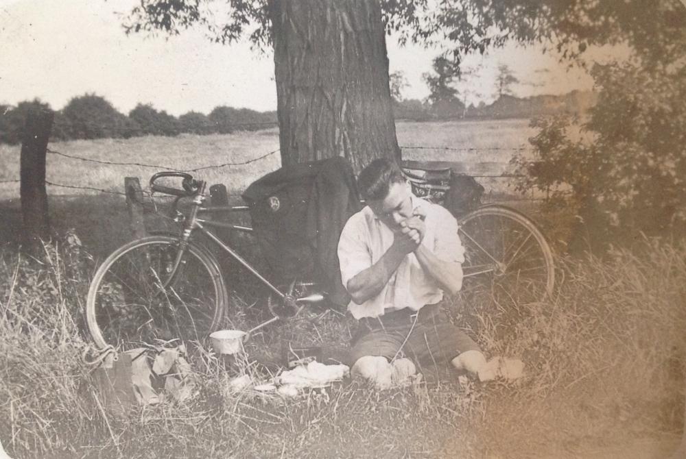 The epitome of relaxed self sufficiency. The epitome of relaxed self sufficiency.