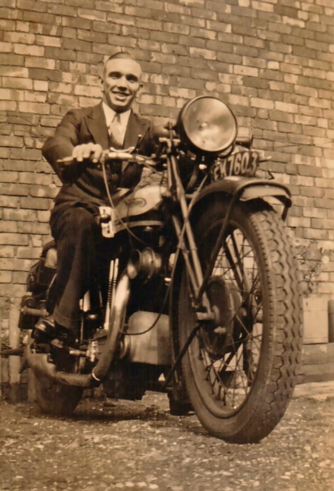 Joe Thornton astride his Norton 500 Joe Thornton astride his Norton 500